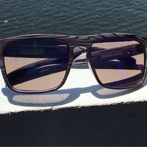 Rare Quiksilver The Ferris Faux Wood Frames Sunglasses in Green Gray and Black - Picture 1 of 16